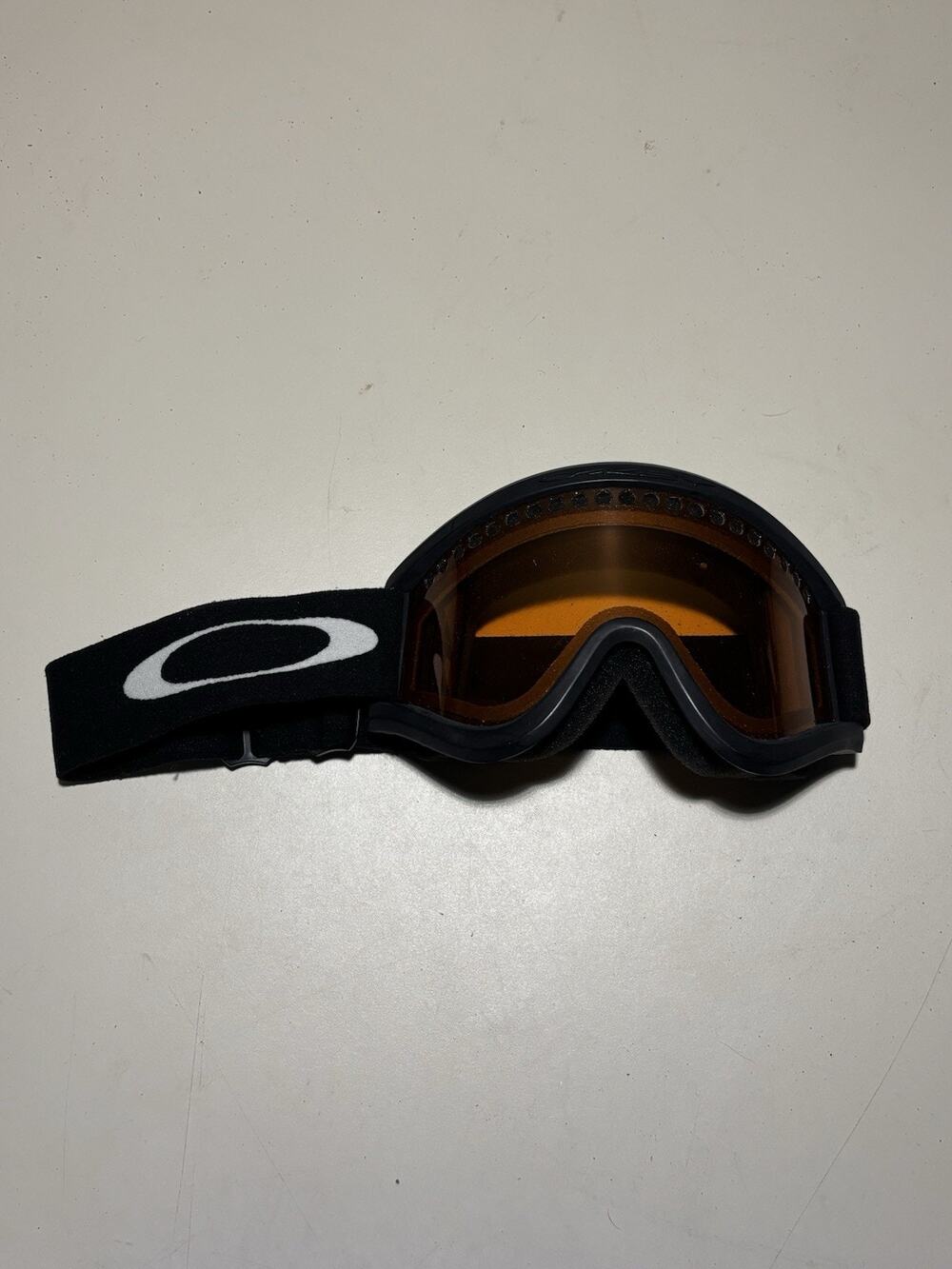 Oakley E-Frame With Amber Lens. Ski/Snowboard Goggles Black/Orange